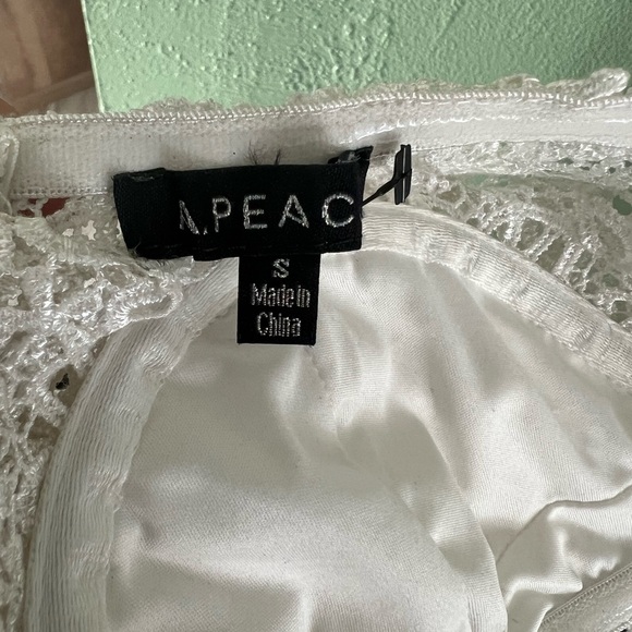 White lace crop top size small - Picture 4 of 4